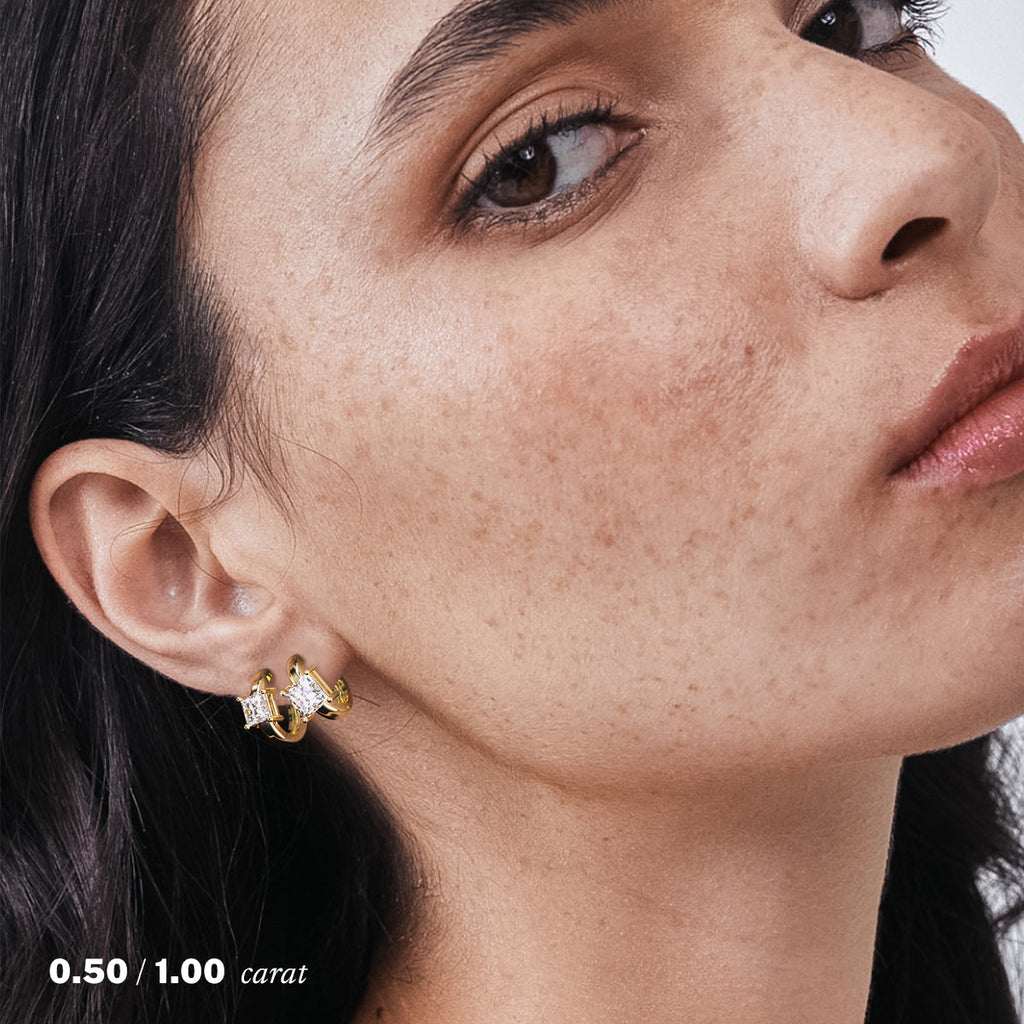 עגילי חישוק יהלומים פרינסס טבעי זהב צהוב 14K על אוזן אישה
