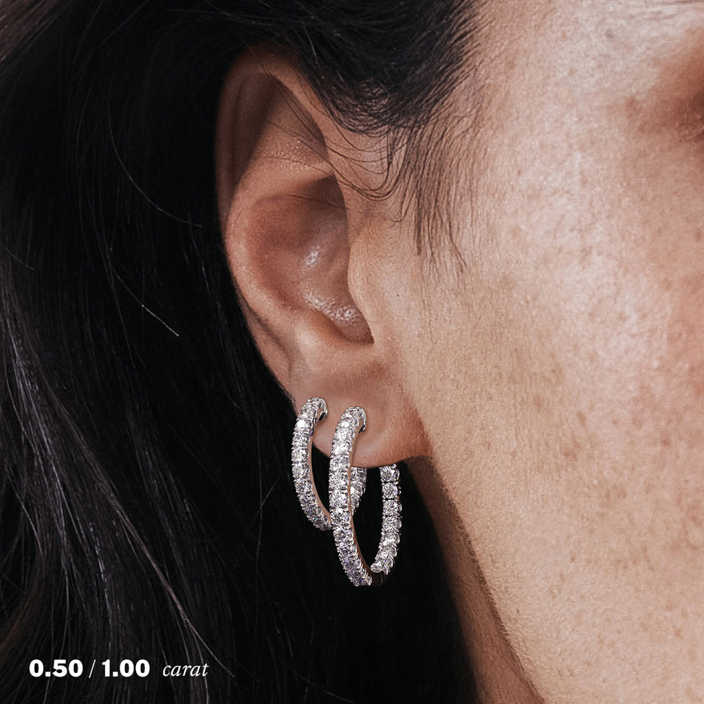 עגילי חישוק יהלומים עגול טבעי זהב לבן 14K על אוזן אישה